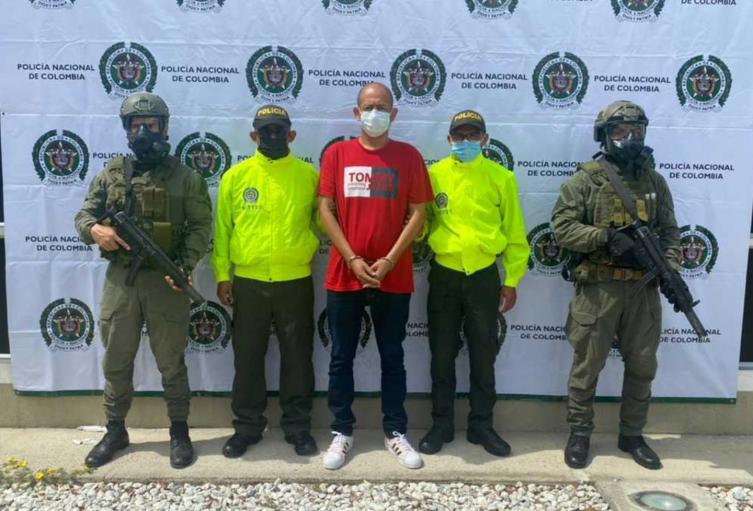 Uniformaos con Alias Titi