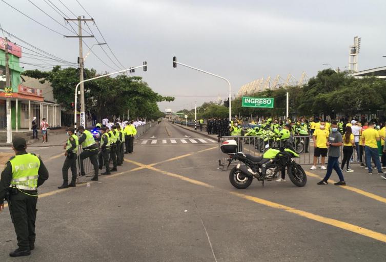 Operativos de Policía en exteriores del Estadio Metropolitano