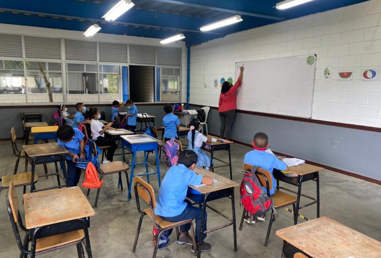 Estudiantes regresaran a las aulas a partir del 9 de agosto