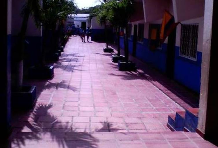 Colegio Antonia Santos en Molineros