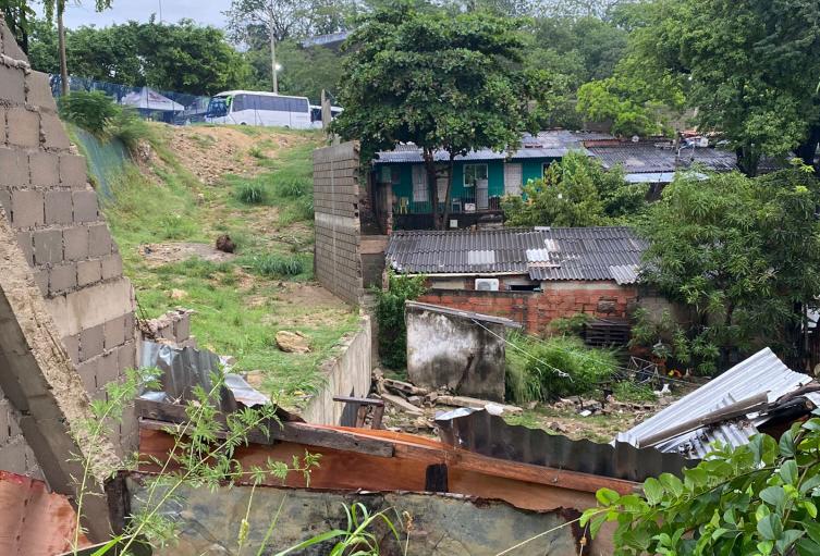 Caída de una pared afectó cuatro viviendas en Cartagena 