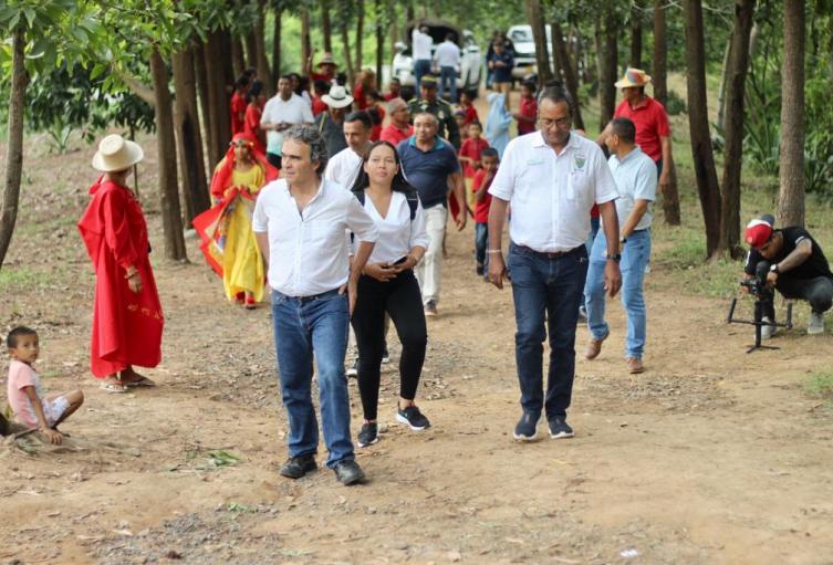 Realizó un recorrido en varias comunidades indígenas 