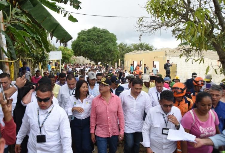 EL mandatario compartió con las familias afectadas