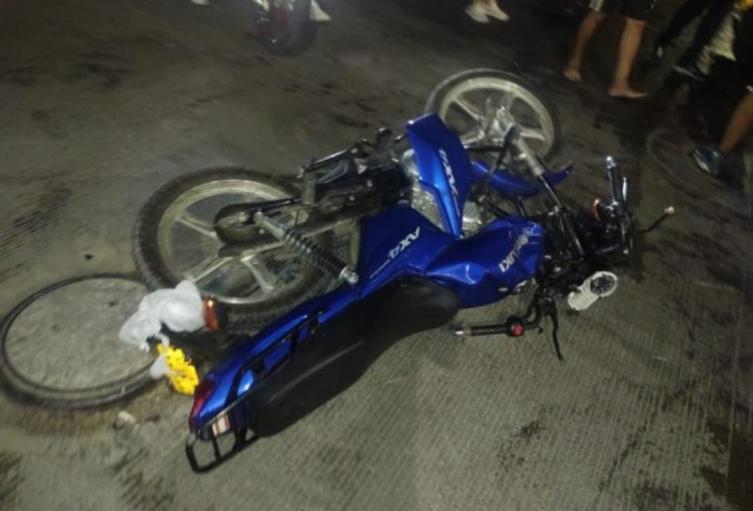 Los ocupantes de las motocicletas se dirigían a un local de comidas