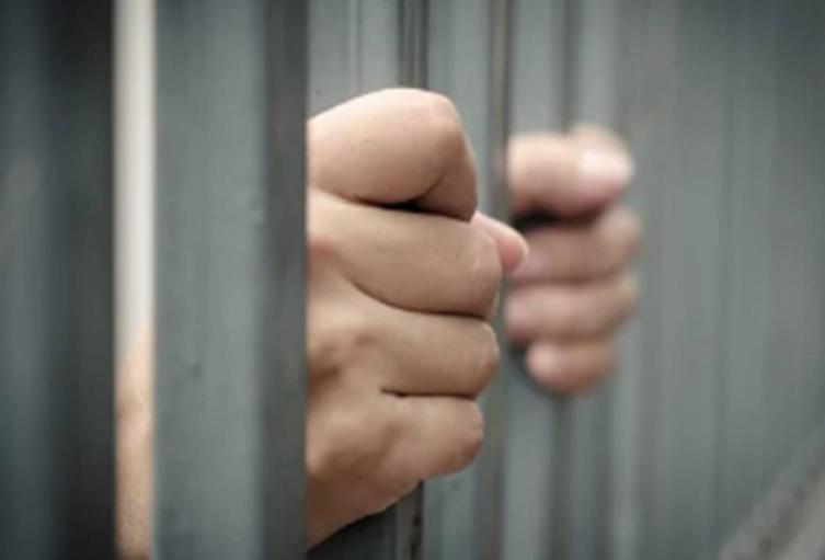 Se habría aprovechado de la confianza de la familia de la menor para realizarle tocamientos íntimos