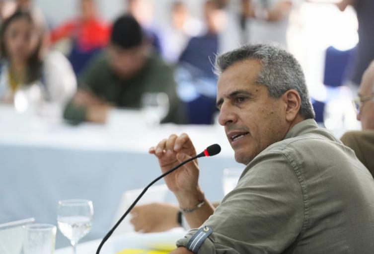 Ministro Luis Fernando Velasco, desde el Valle del  Cauca. 