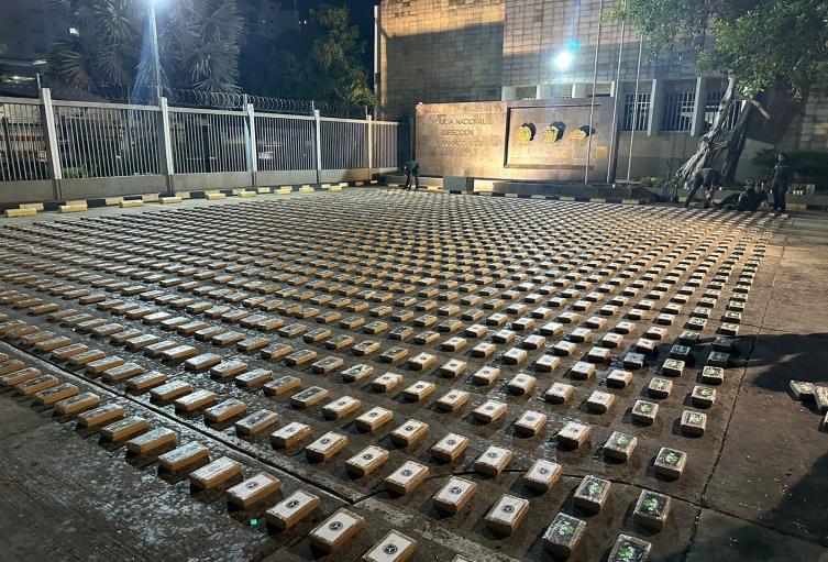 Incautan cerca de 2 toneladas de cocaína en el puerto marítimo de Cartagena