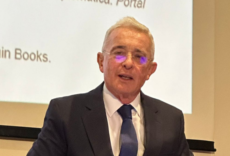 Ex presidente Álvaro Uribe