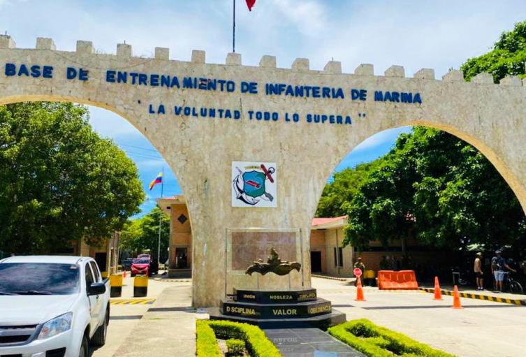 Familiares ven con extrañeza que la ceremonia de juramento de bandera se haya cancelado 