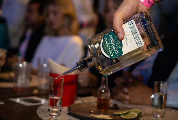 Licores de Cundinamarca presenta su nueva versión premium: Aguardiente Reposado