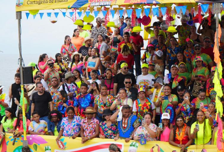 Asistentes a las fiestas de Cartagena en uno de los eventos 