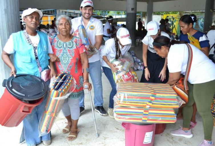 kits de aseo y alimentos no perecederos 
