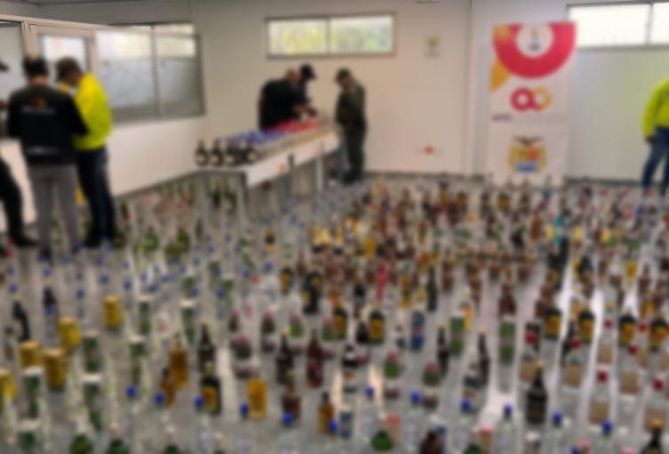 Incautación de más de 2000 botellas de licor adulterado. Cartagena diciembre 27