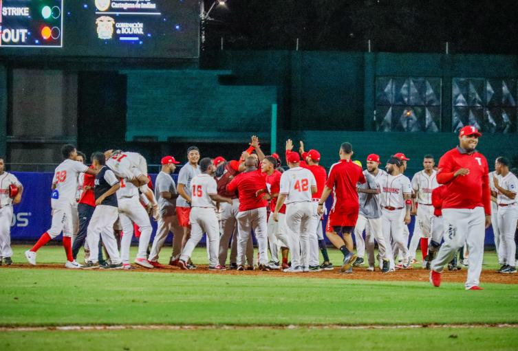 Tigres rugen fuerte: vencen a Caimanes en un emocionante duelo en Cartagena