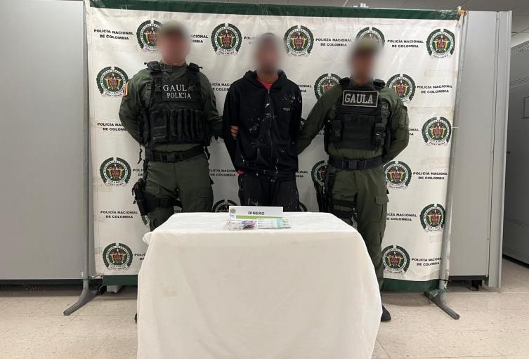 Primera captura por extorsión en 2025: Detenido alias “Caballero” mientras recibía dinero de su víctima