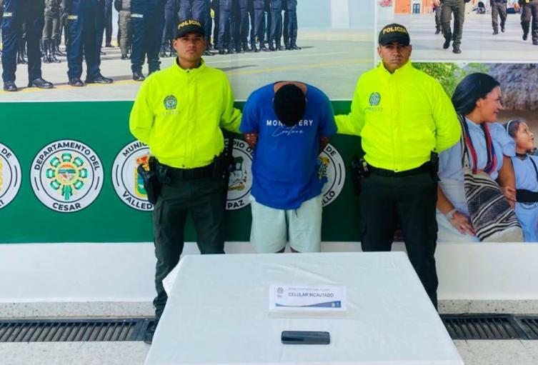 Durante la captura, las autoridades incautaron un teléfono celular.