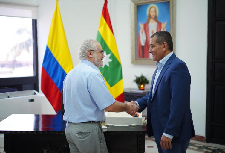 Alcalde Dumek Turbay y emabajdor de Francia en Colombia