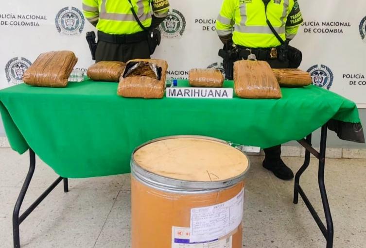 Marihuana en cilindros de madera 