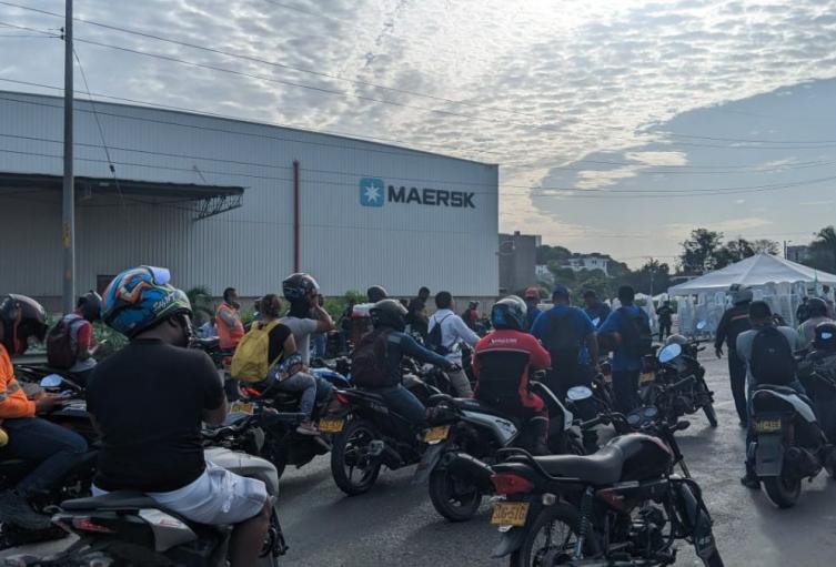 Bloqueo vehicular a la zona industrial
