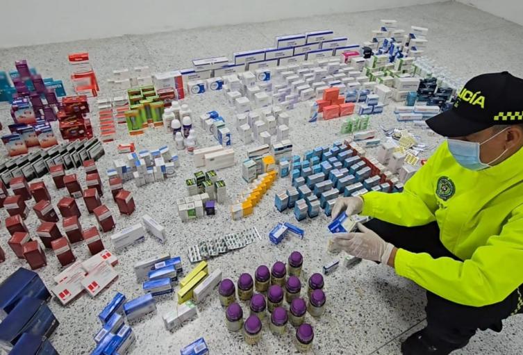 Medicamentos incautados por la policía fiscal y aduanera.