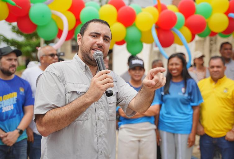 Gobernador Yamil Arana inauguró calles en el barrio La Conquista, Turbaco