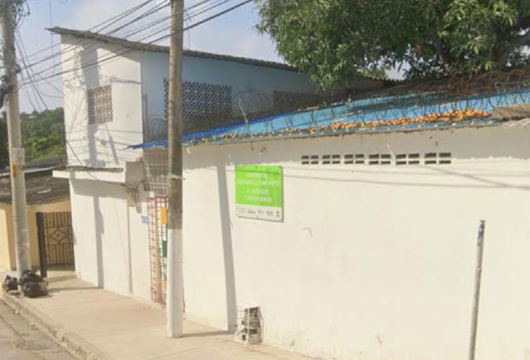 Niño con corte de dedo en CDI