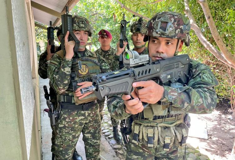 Ejercito en Morales, sur de Bolívar