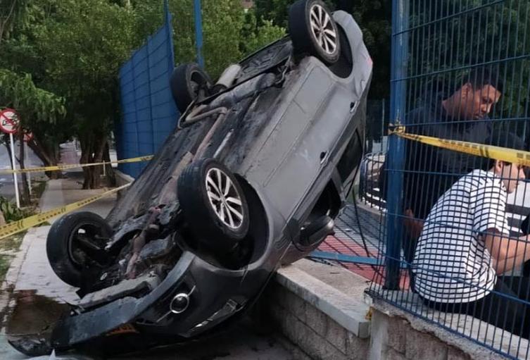 Carro volcado 