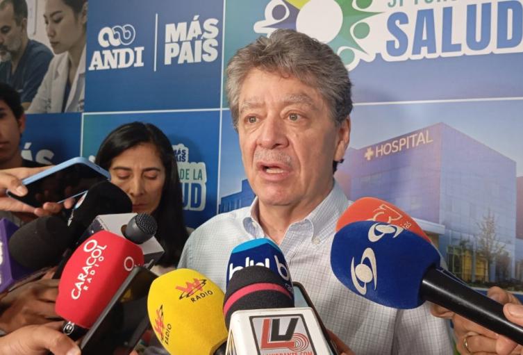 Rueda de prensa en medio de Foro de Salud