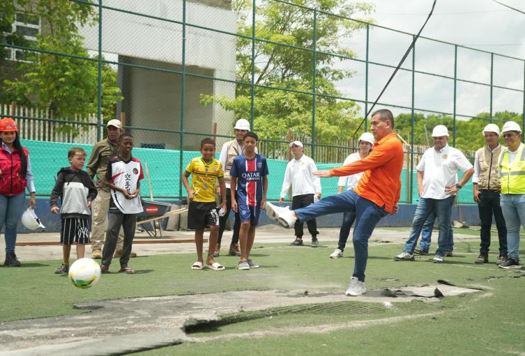 inicio oficial a obras de transformación de la Cancha de Fredonia inicio oficial a obras de transformación de la Cancha de Fredonia