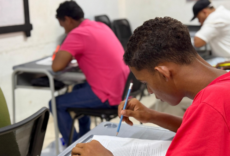 Jóvenes en Riesgo Jóvenes en Riesgo