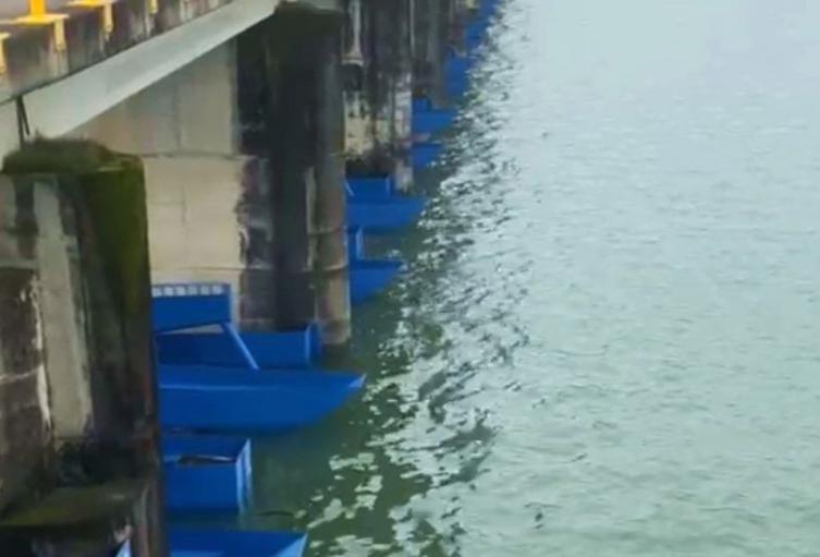 El embalse está controlado