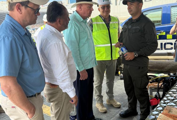 Embajador de EE. UU. visitó el Puerto de Santa Marta y reafirmó cooperación en comercio y seguridad