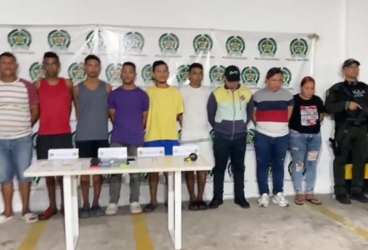 En el operativo fueron incautados teléfonos celulares, panfletos alusivos a Los Costeños, cartuchos calibre 38 y 1 granada de fragmentación