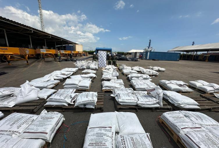 En el puerto de Cartagena la policía incautó mas de 5 toneladas de cocaína En el puerto de Cartagena la policía incautó mas de 5 toneladas de cocaína