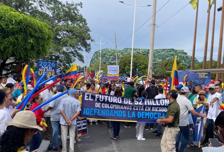 Líderes políticos  aseguran que el país atraviesa momentos difíciles y que la condena contra el exmandatario representa un atentado contra quienes lucharon por la democracia.