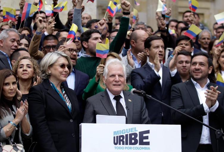 Miguel Uribe Londoño, padre de Miguel Uribe Turbay, en el lanzamiento de su precandidatura presidencial