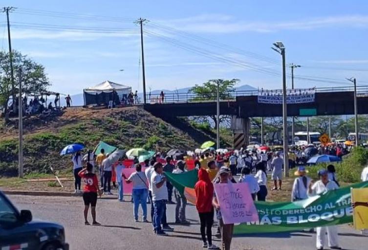 Marchas en La Guajira en contra de los bloqueos en Cerrejón.