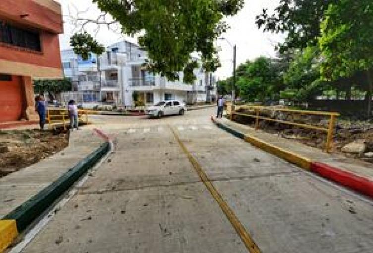Vecinos frustran violento atraco en Los Calamares y casi linchan al presunto delincuente