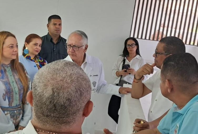 Guillermo Jaramillo, ministro de Salud, de visita en el Atlántico.