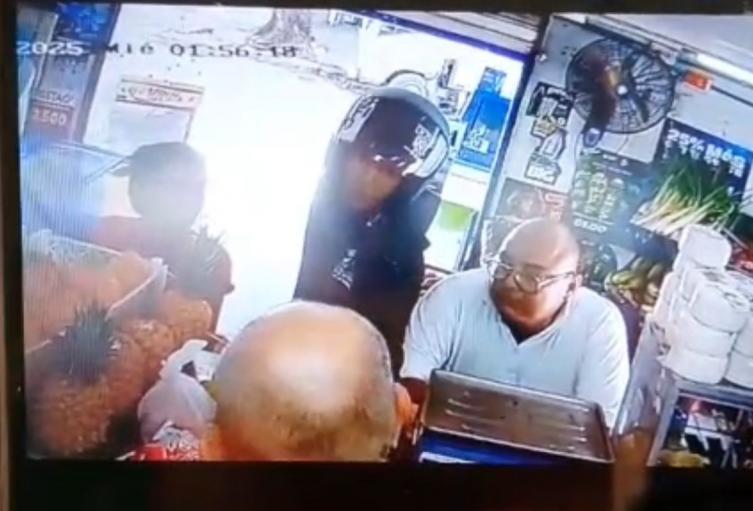 vecinos del sector indicaron que no es la primera vez que llegan a amedrentar al administrador de este negocio 