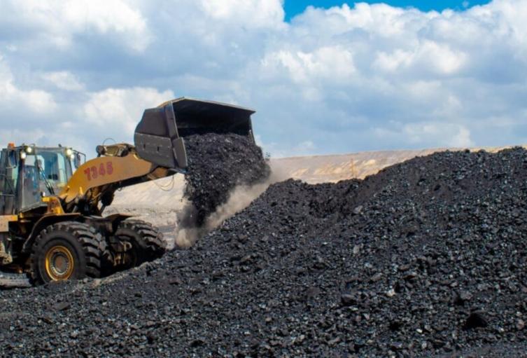 en la Cumbre por la Reactivación del Corredor de la Vida, realizada en La Jagua de Ibirico, ante la fuerte caída en la producción de carbón que afecta la economía local y la estabilidad social.