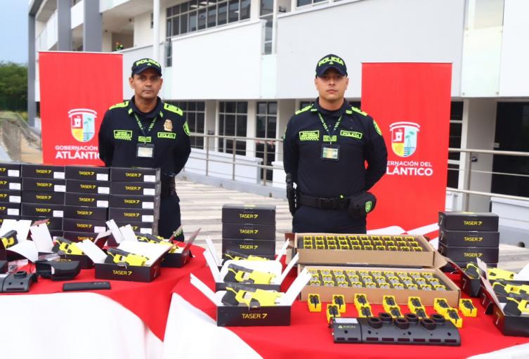 Fue entregado moderno radiolocalizador, 100 dispositivos taser y nuevos equipos de cómputo