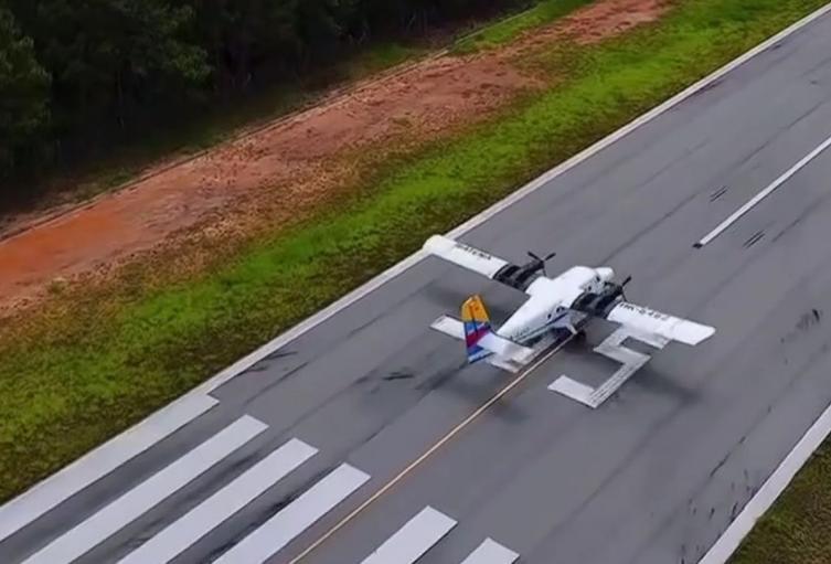 Avioneta despegando desde el aeropuerto Los Pozos de San Gil