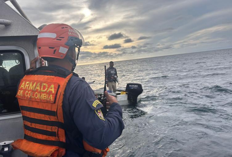 Dos pescadores estuvieron más de 24 horas a la deriva en aguas de Cartagena y lograron regresar a salvo