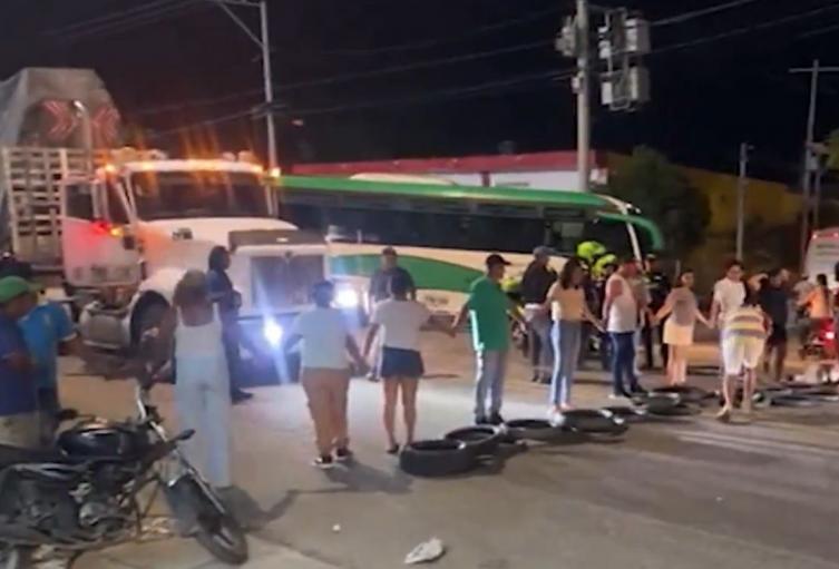 Protesta en Ciénaga, Magdalena, por cortes de luz Protesta en Ciénaga, Magdalena, por cortes de luz