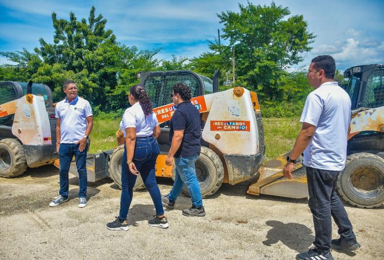 Despliegue de maquinaria amarilla y apoyo técnico para atender emergencias por lluvias en Santa Marta y el Magdalena