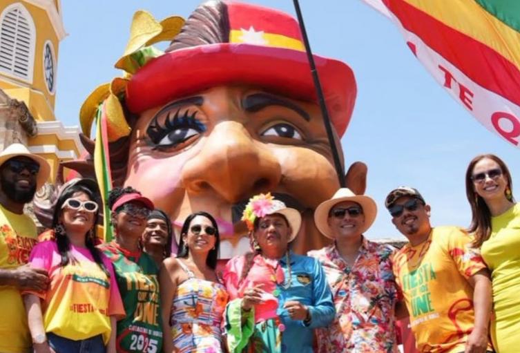 Alcaldía de Cartagena muestra las macrofiguras de las Fiestas de Independencia Alcaldía de Cartagena muestra las macrofiguras de las Fiestas de Independencia