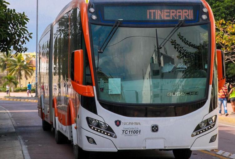 Bus de Transcaribe se incendia en vía pública Bus de Transcaribe se incendia en vía pública