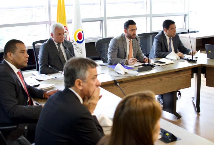 Reunión de la Contraloría y gremios sobre el viejo puente Pumarejo.